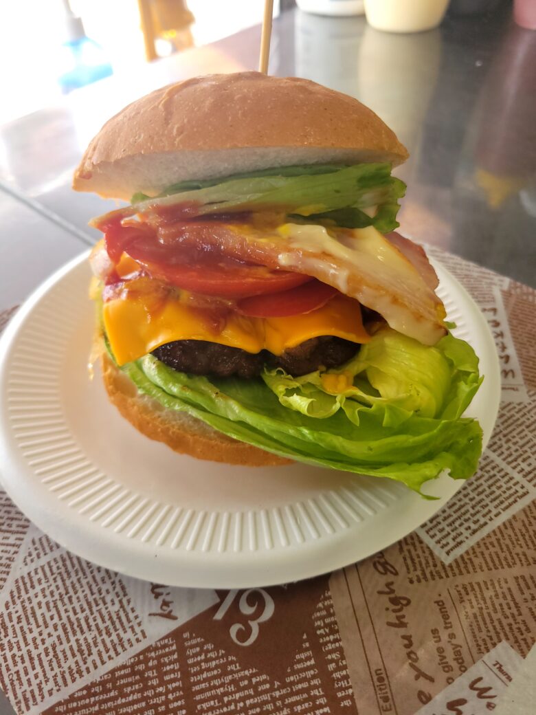 豊西牛と十勝野菜のごちそうバーガー