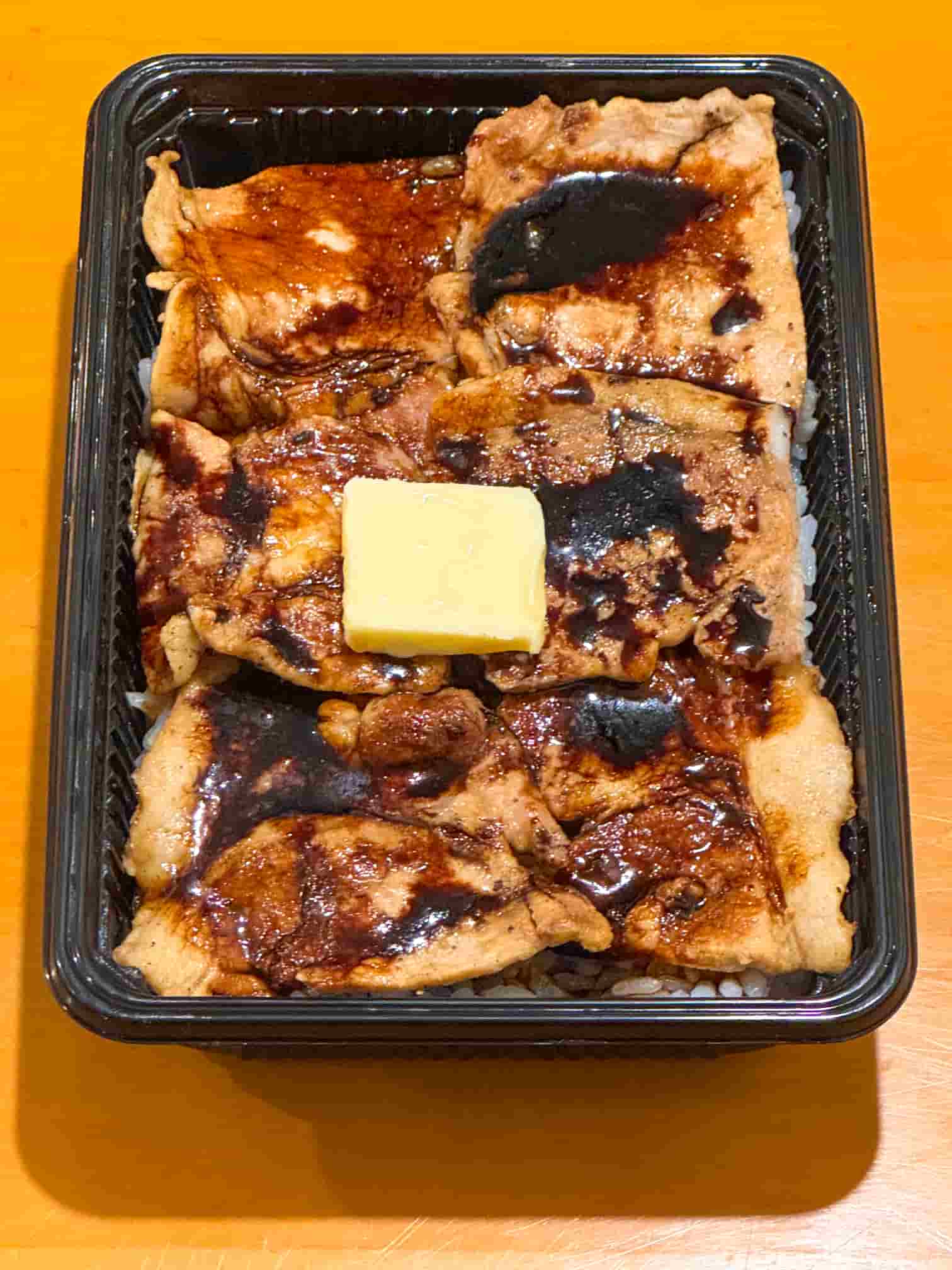 十勝バター溶ける　黒豚の豚どん